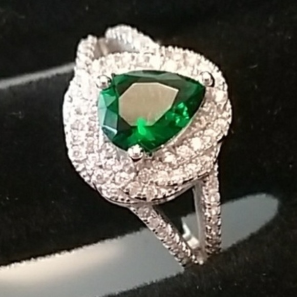Jewelry - 2CT Apatite & White Topaz Ring Size 7.5